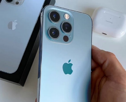 济南苹果售后中心分享，青岛换苹果电池，拼多多iPhone12系列百亿补贴区疑似下线。