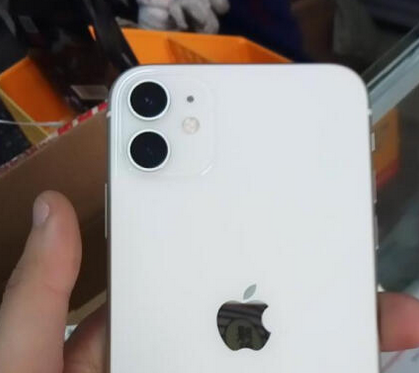 北京市苹果手机维修地址,iPhone手机摔了显示屏发生彩色花纹修要花多少钱